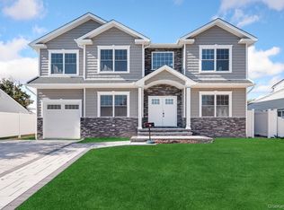 30 Virginia Road, Syosset, NY 11791