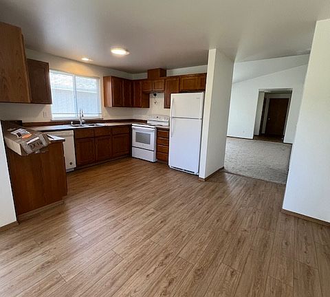 5th image of 10419 60th Ave NE