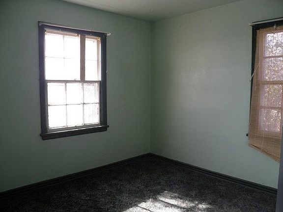 4th image of 217 E Lincoln Ave