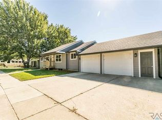 613 W 9th Ave, Lennox, SD 57039
