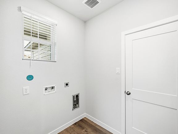 4th image of 1887 Redwood Ln