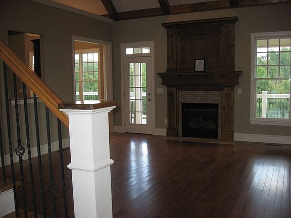 4th image of 1506 Highland Creek Dr
