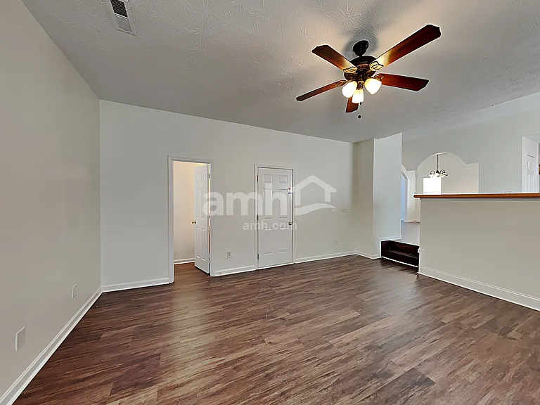 2521 Fairstone Ave — Photo 10
