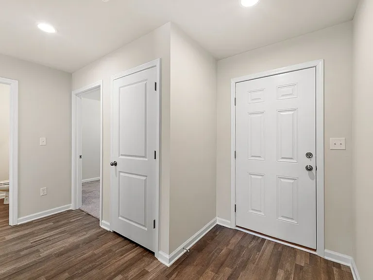511 Whispering Creek Ave — Photo 8
