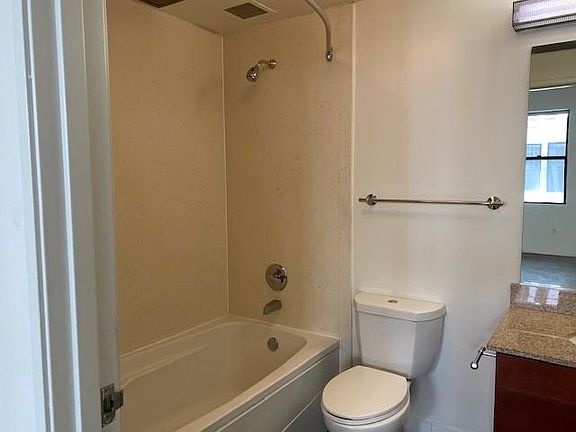 3rd image of 743 Santee St #Cb312