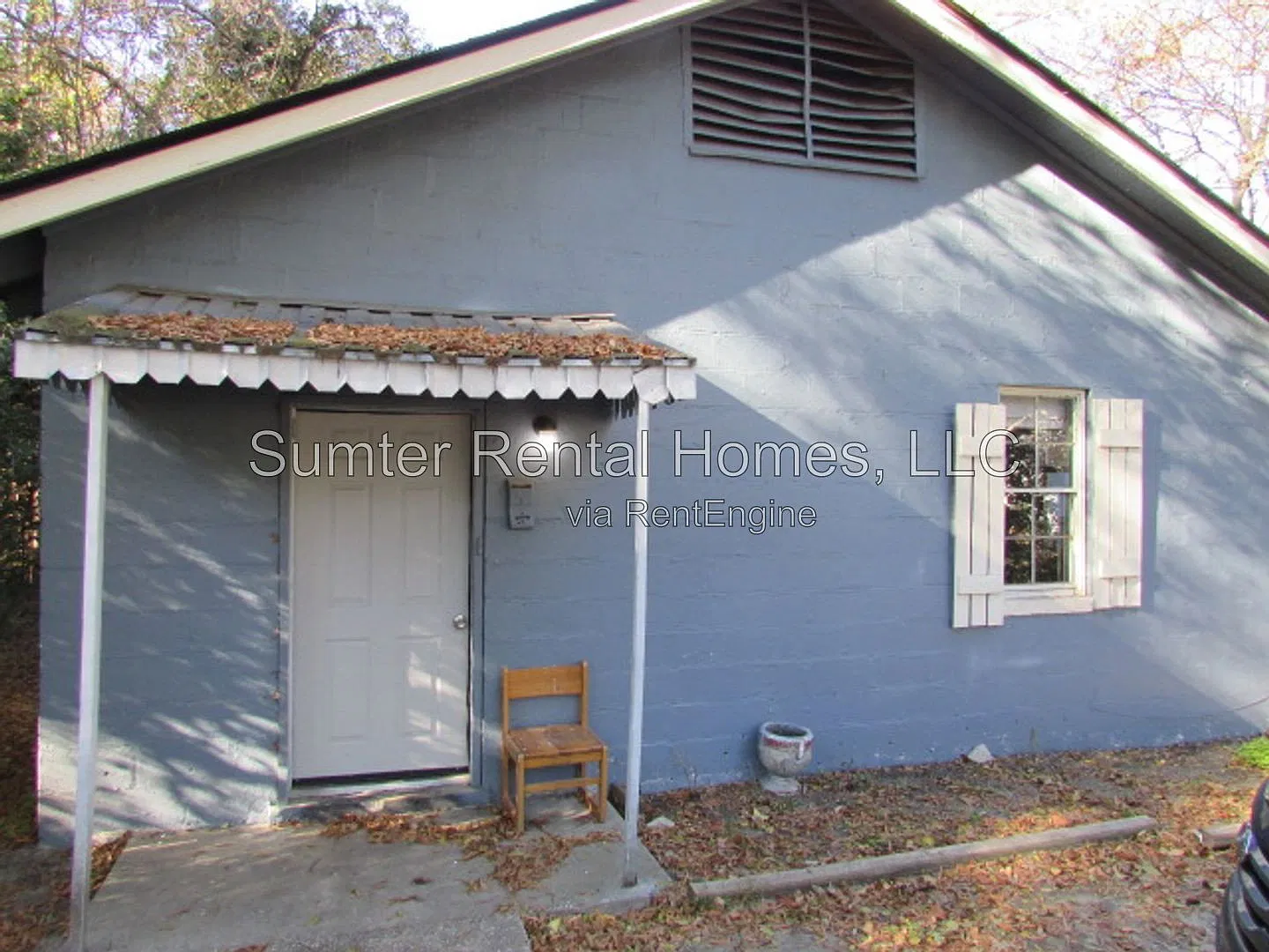 3 bed, 1.0 bath, 990 sqft, $1,050 — Photo 1