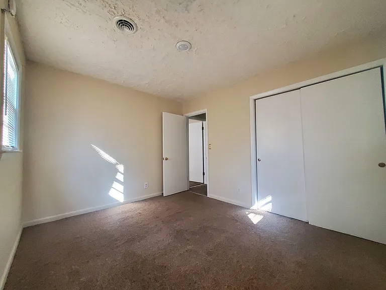 1606 Gibson St — Photo 5