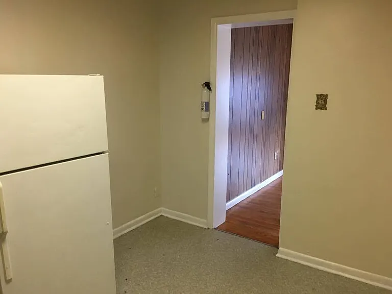 819 N Queen St — Photo 10