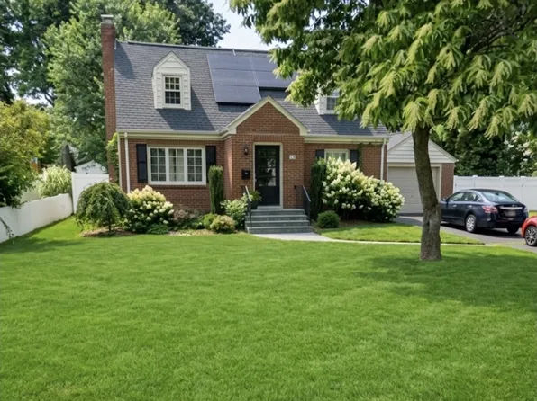 43 Ruscan Rd, Wethersfield, CT 06109