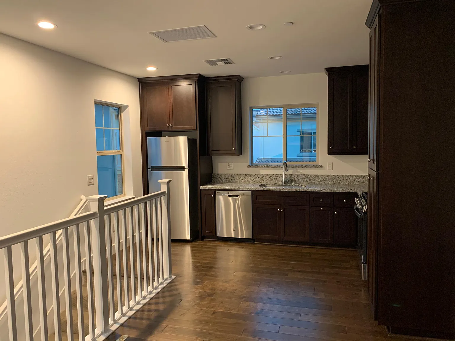 477 E Tigerlily Ct — Photo 3