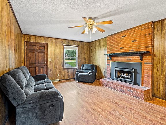 3rd image of 205 Holly Ave