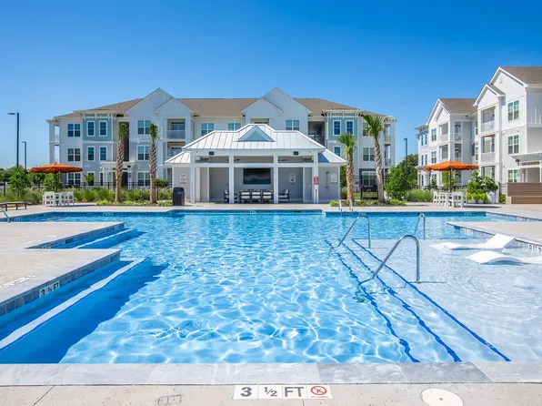 Middle Sound West Apartments