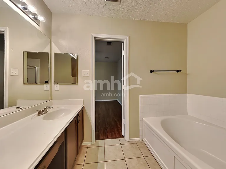 1105 Warrington Way — Photo 12