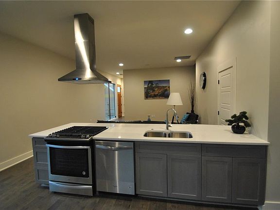 5th image of 5408 Woodrow Ave #A