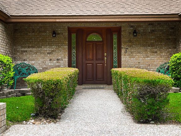 3rd image of 5006 Oakmont Circle