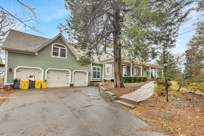 1st image of 100 Jordan Taylor Ln