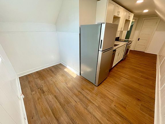 Nook around the corner big enough for kitchen table