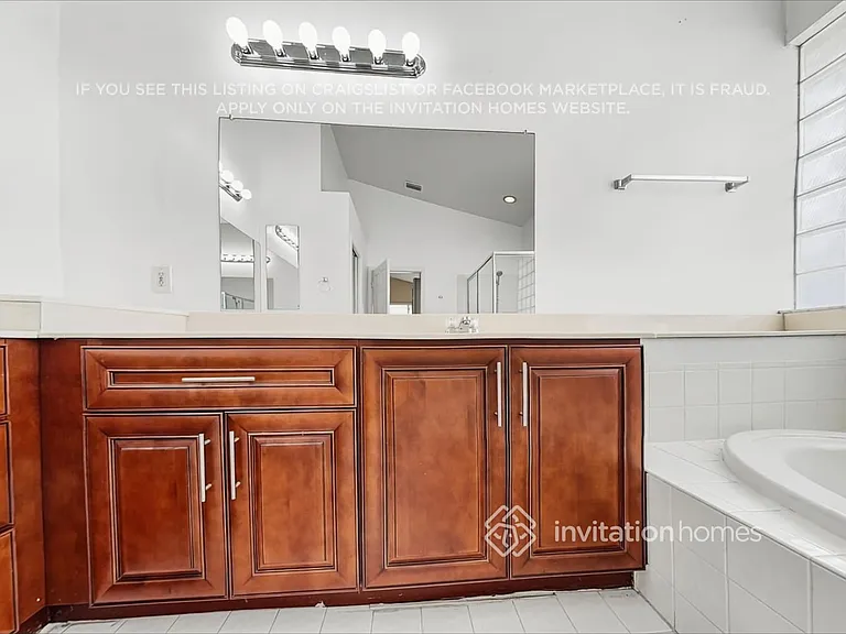 7704 Thornlee Dr — Photo 13