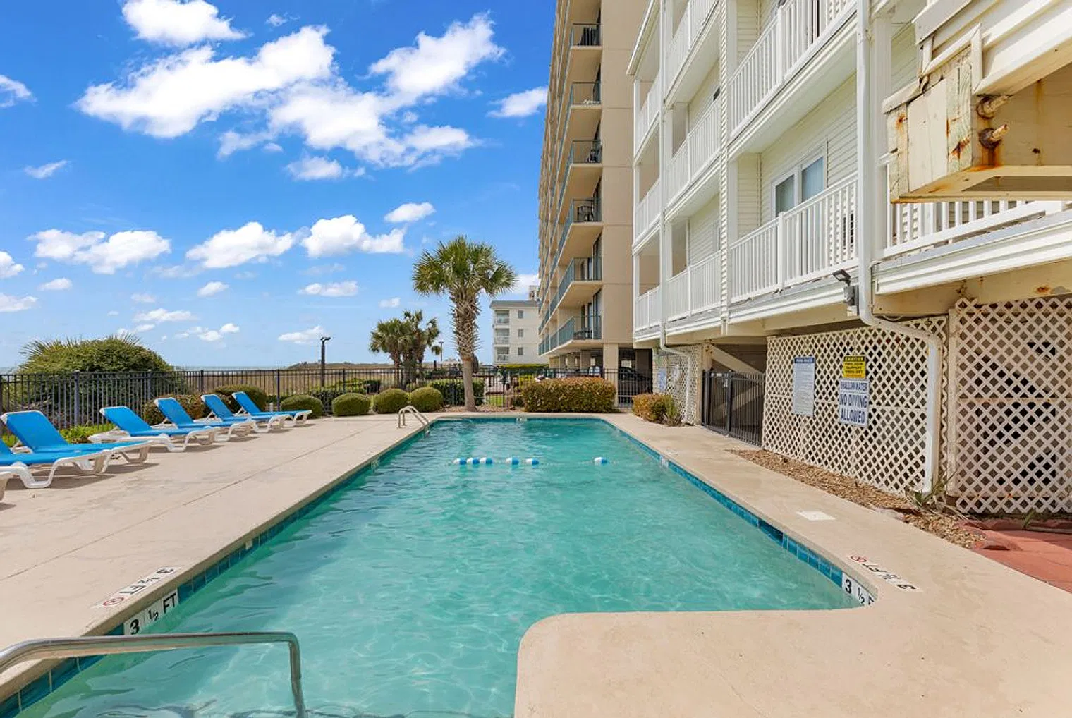 2 bed, 2.0 bath, 882 sqft, $7,110 — Photo 4