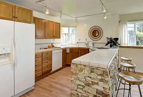 3rd image of 624 Seacliff Dr