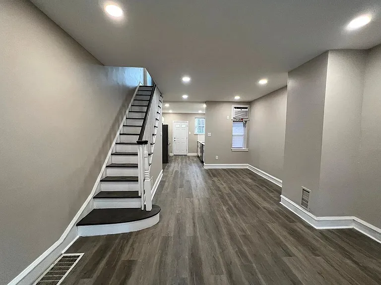 1407 S Etting St — Photo 2