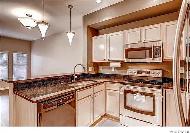 2 bed, 793 sqft, $1,500 — Photo 2