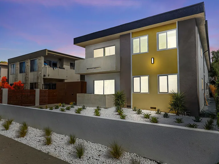 2034 S Garth Avenue Apartments — Photo 70