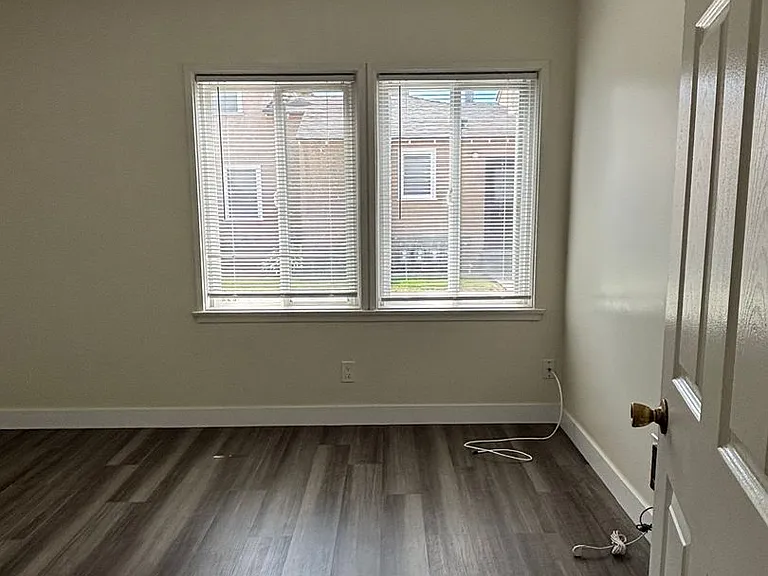 4542 N Lakewood Blvd. — Photo 36