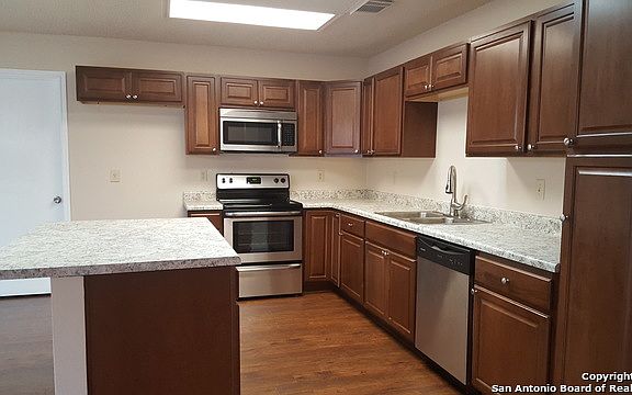 3rd image of 8795 Park Olympia