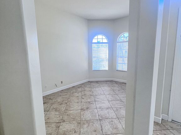 4th image of 27010 Edenrock Ct