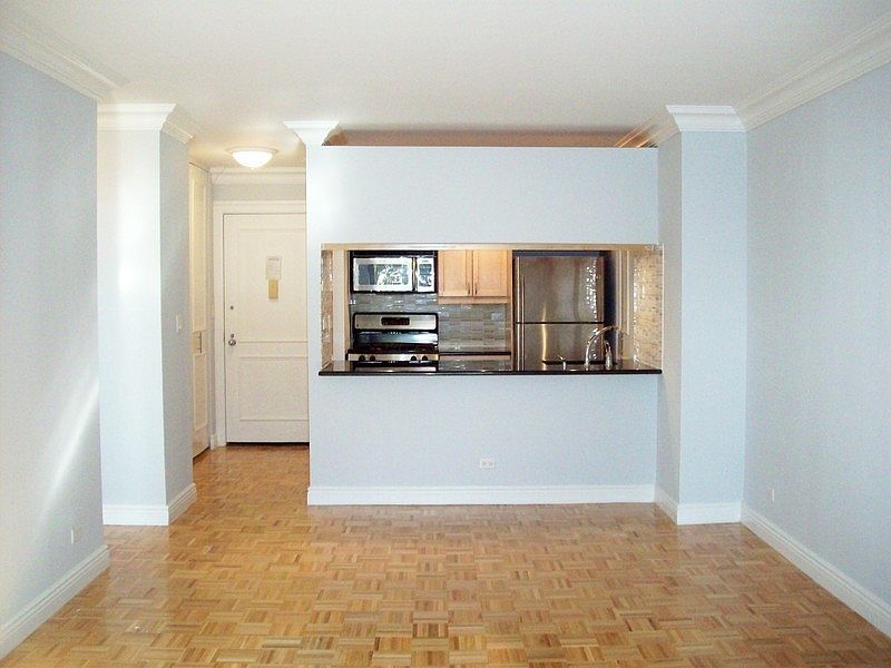 2nd image of 377 Rector Pl APT 3B