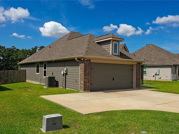 2nd image of 1458 Kingsgate Dr