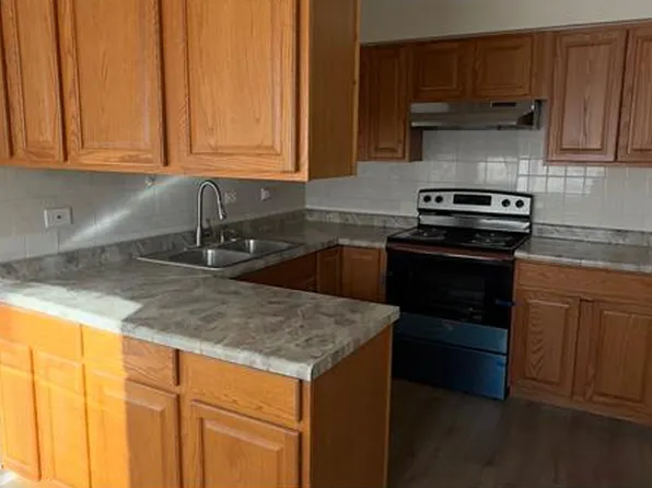 1633 E 74th St APT 2B, Chicago, IL 60649