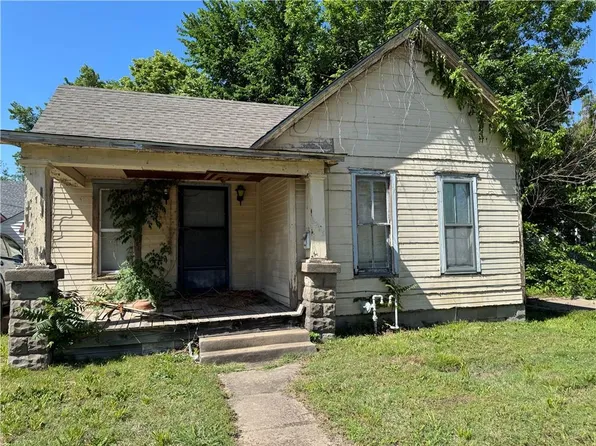 2225 Crawford Ave, Parsons, KS 67357