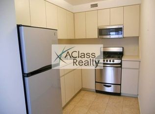 3160 21st St #10A, Astoria, NY 11106