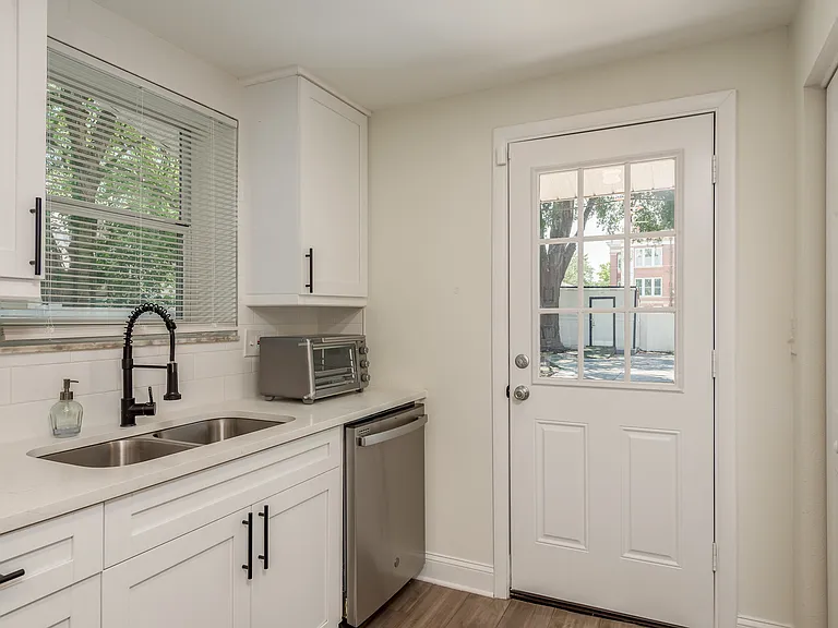 206 W Warren Ave — Photo 14