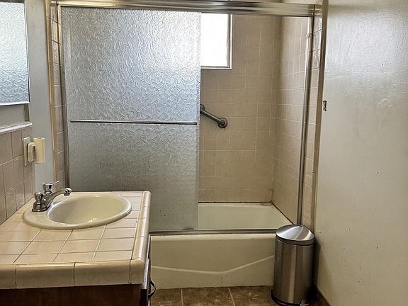 5th image of 3805 E Kerckhoff Ave