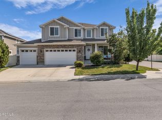 3827 W Coastal Dune Dr, South Jordan, UT 84009