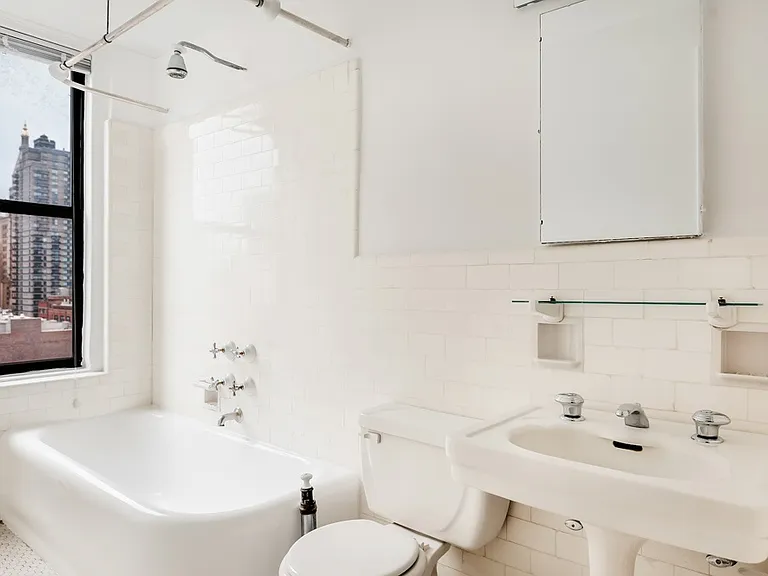301 E 21st St #12A — Photo 3