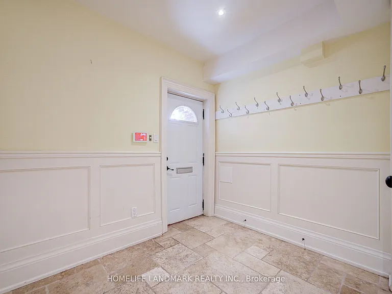 102 Stratford Cres — Photo 39