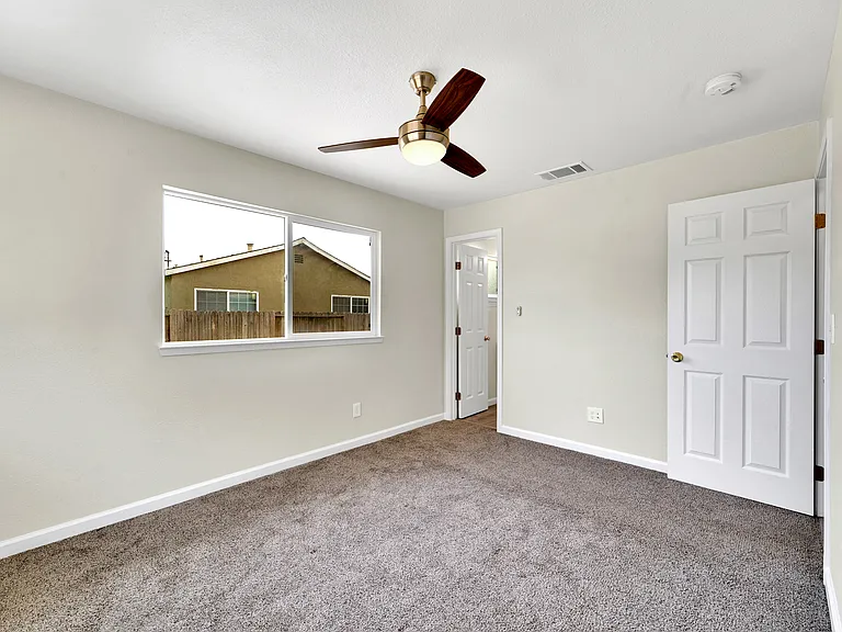 156 Sawyer St — Photo 24