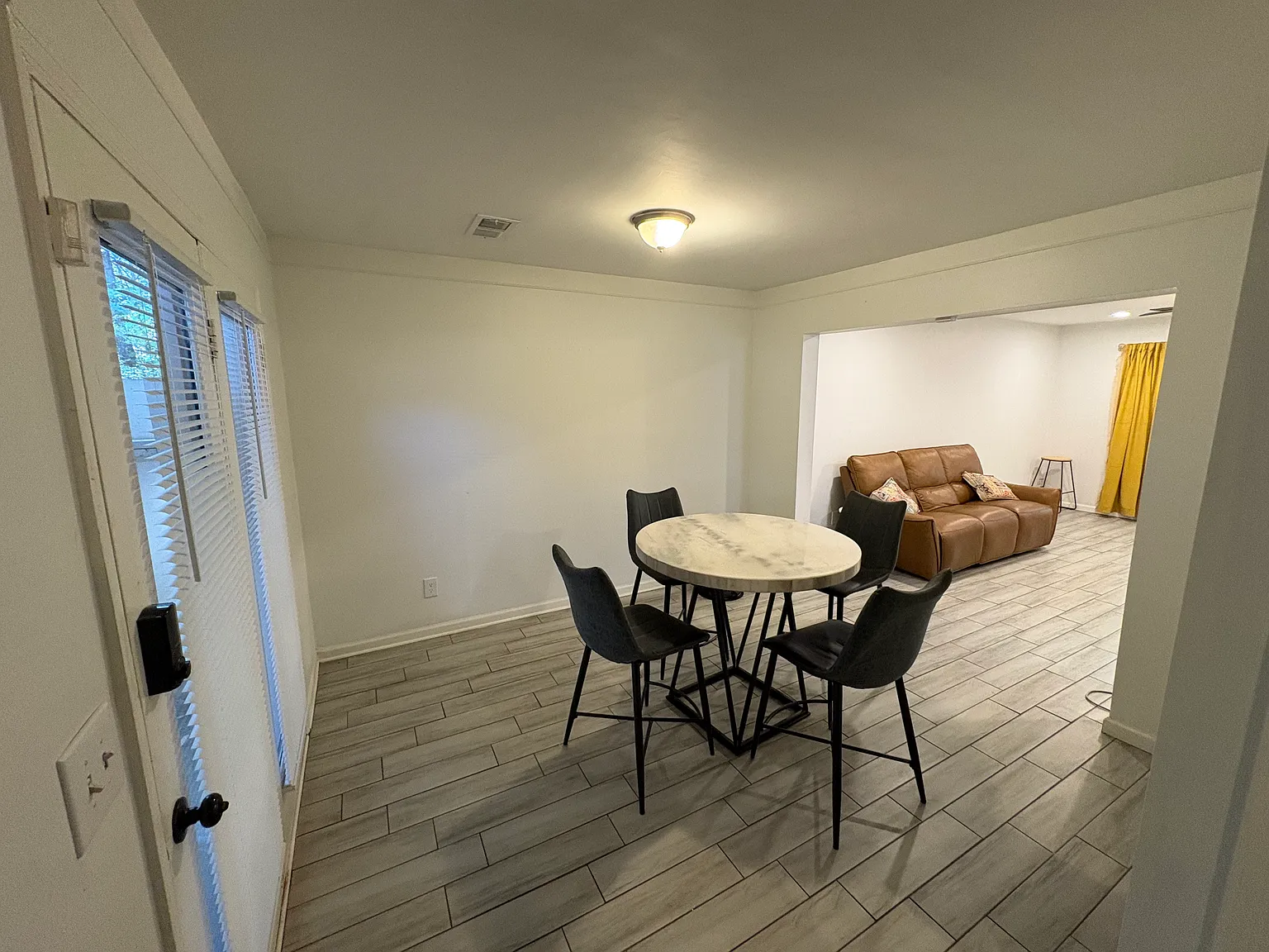2 bed, 2.5 bath, 1240 sqft, $1,900 — Photo 2