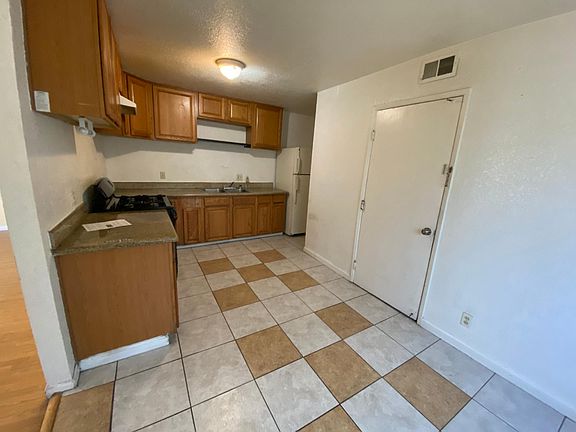 3rd image of 1672 Nickel Ave