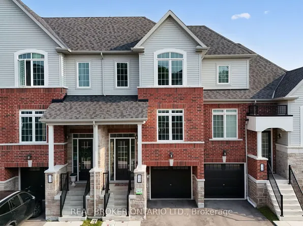 104 Lyall Stokes Cir, East Gwillimbury, ON L0G 1M0