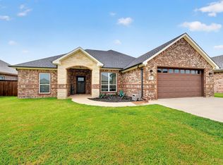 527 Limestone Cir, Mabank, TX 75147