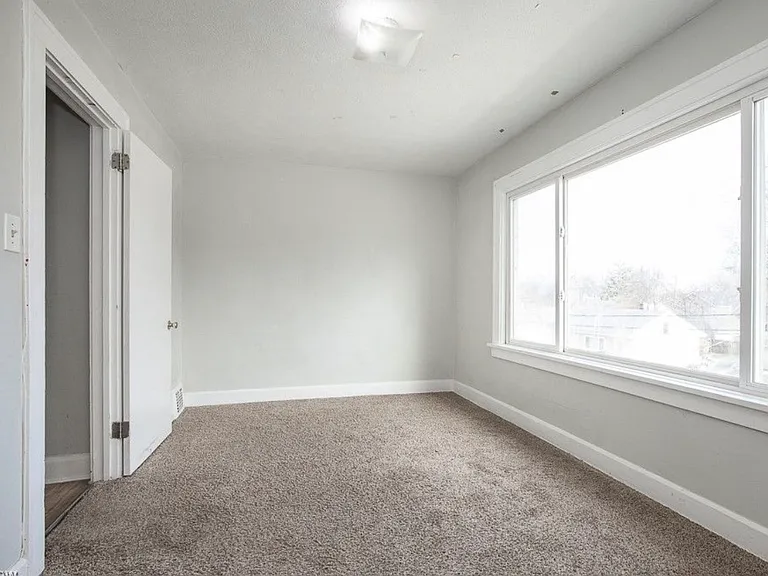 1738 E 296th St #2 — Photo 12