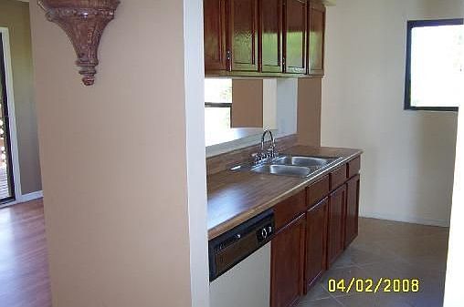 4th image of 312 Orange St W