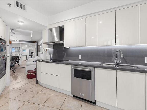 5th image of 20281 E Country Club Dr APT 510
