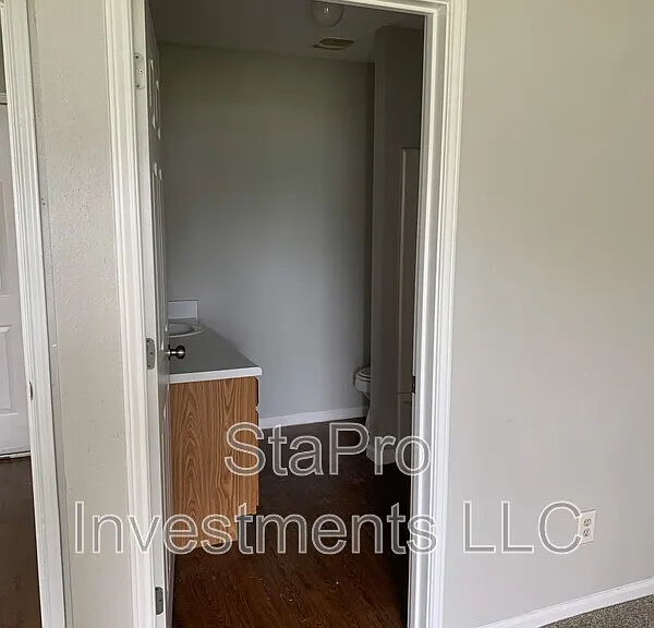110 Village Pl — Photo 9
