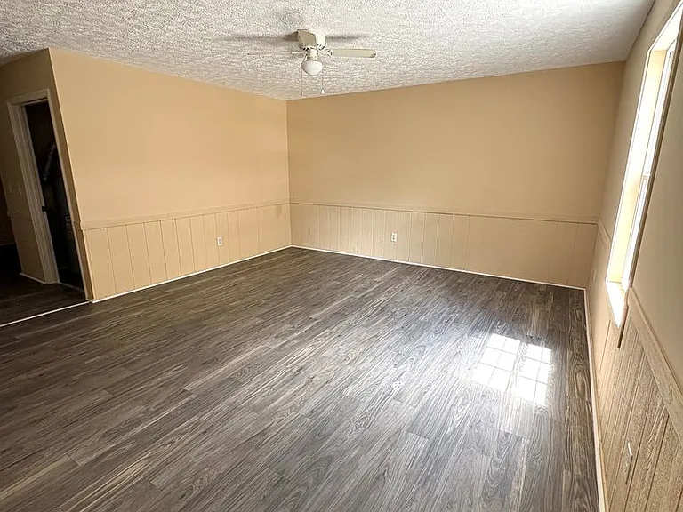529 E Main St — Photo 26